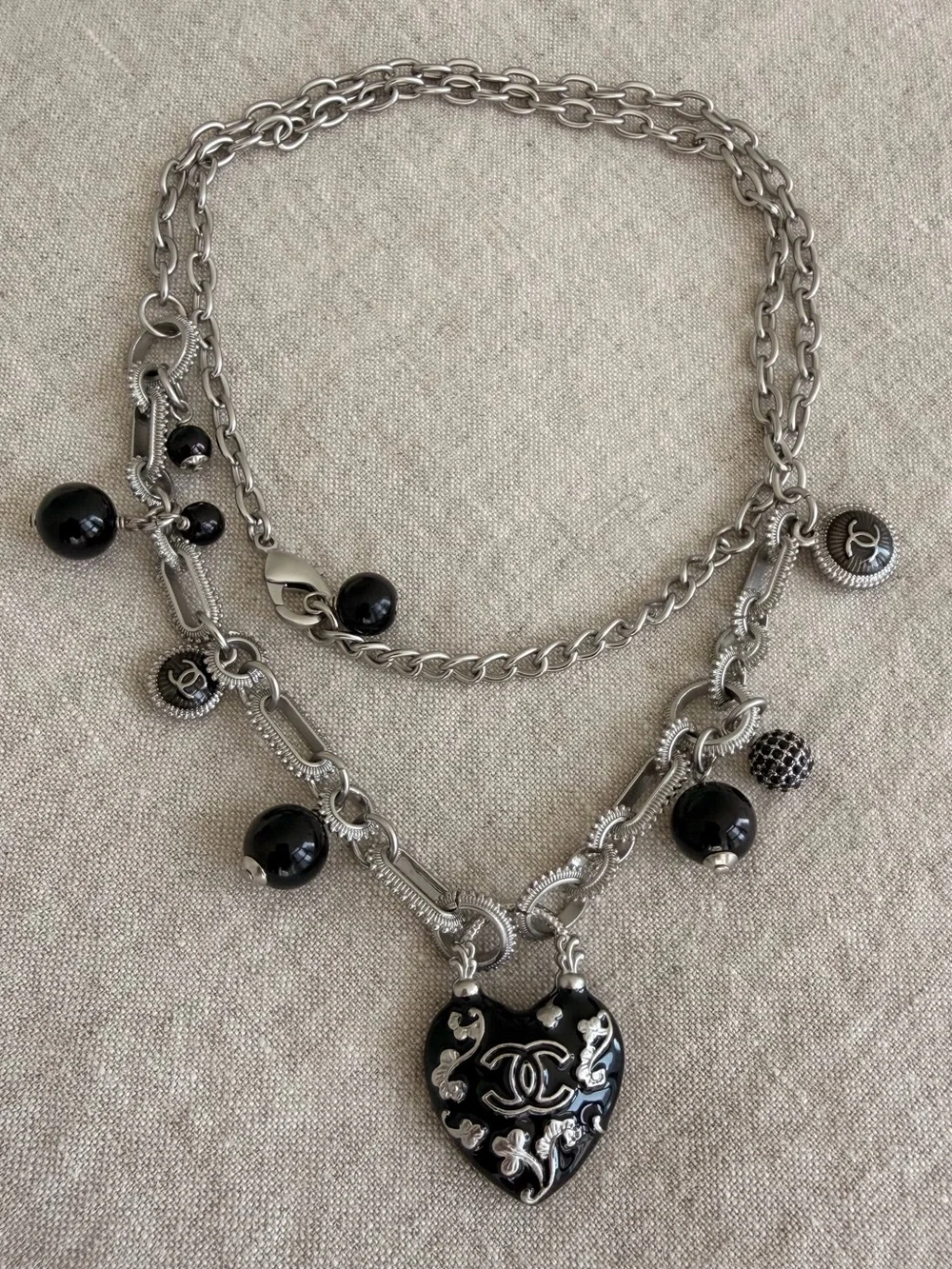 🖤CHANEL Black and Silver Heart Charm Necklace🖤